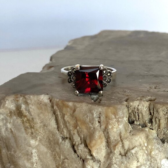 Sterling Silver 925 Square Garnet & Marcasite Accent Art Deco Style Ring Sz 7.75 - Picture 5 of 16